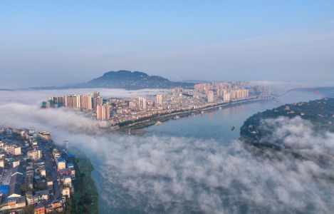 薄霧繞城，江韻悠悠